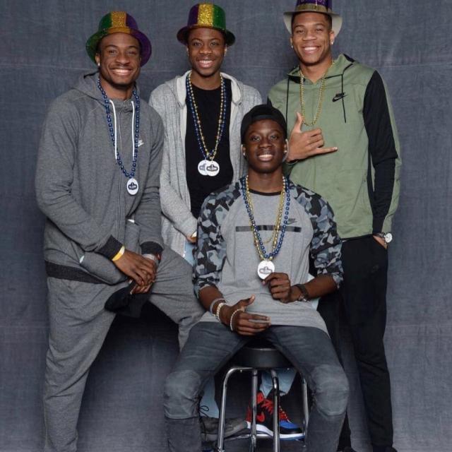 对更衣室与 对更衣室与